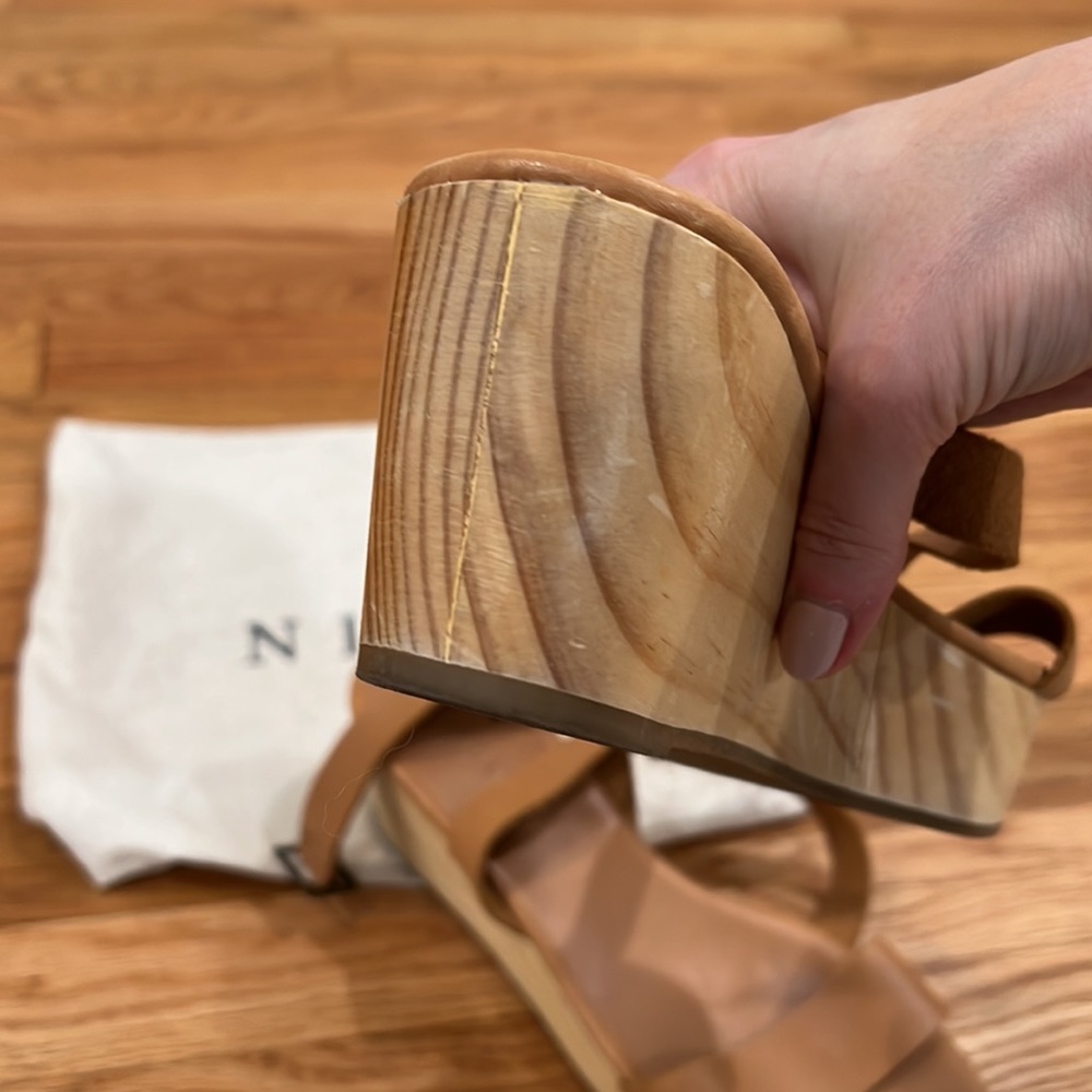 Nisolo Tan Leather Wedges - Picture 3 of 7